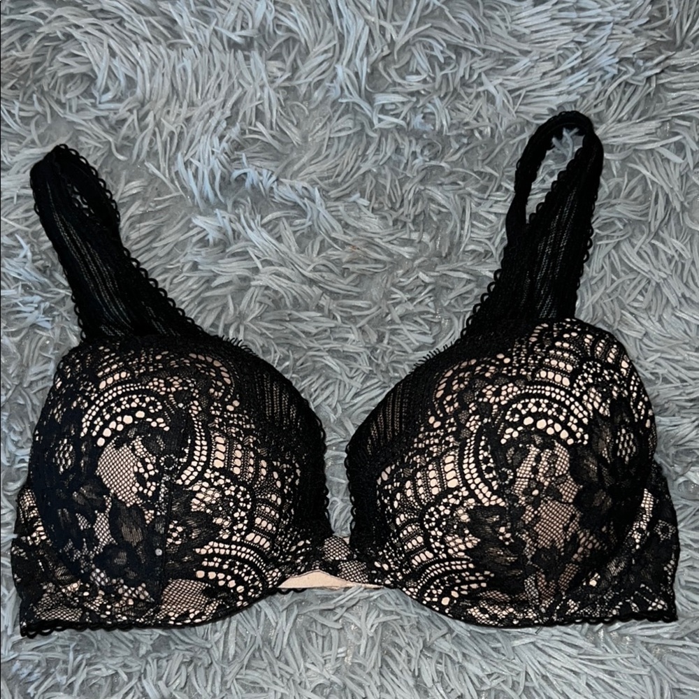 Victoria Secrets 34C Elegant Black Lace Bra